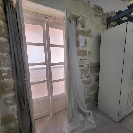 Renovated - Downtown Διαμέρισμα