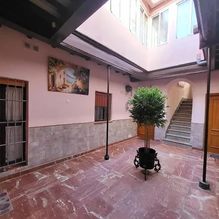 Renovated - Downtown Διαμέρισμα