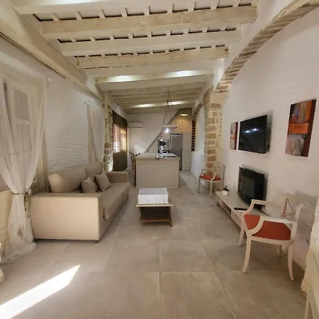 Renovated - Downtown Daire *