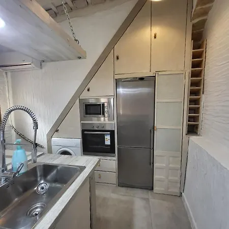 Renovated - Downtown Daire