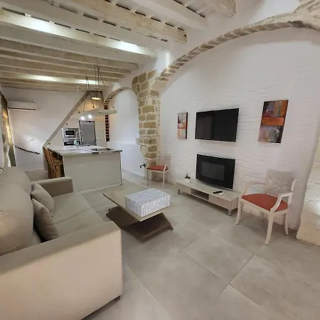 Renovated - Downtown Daire